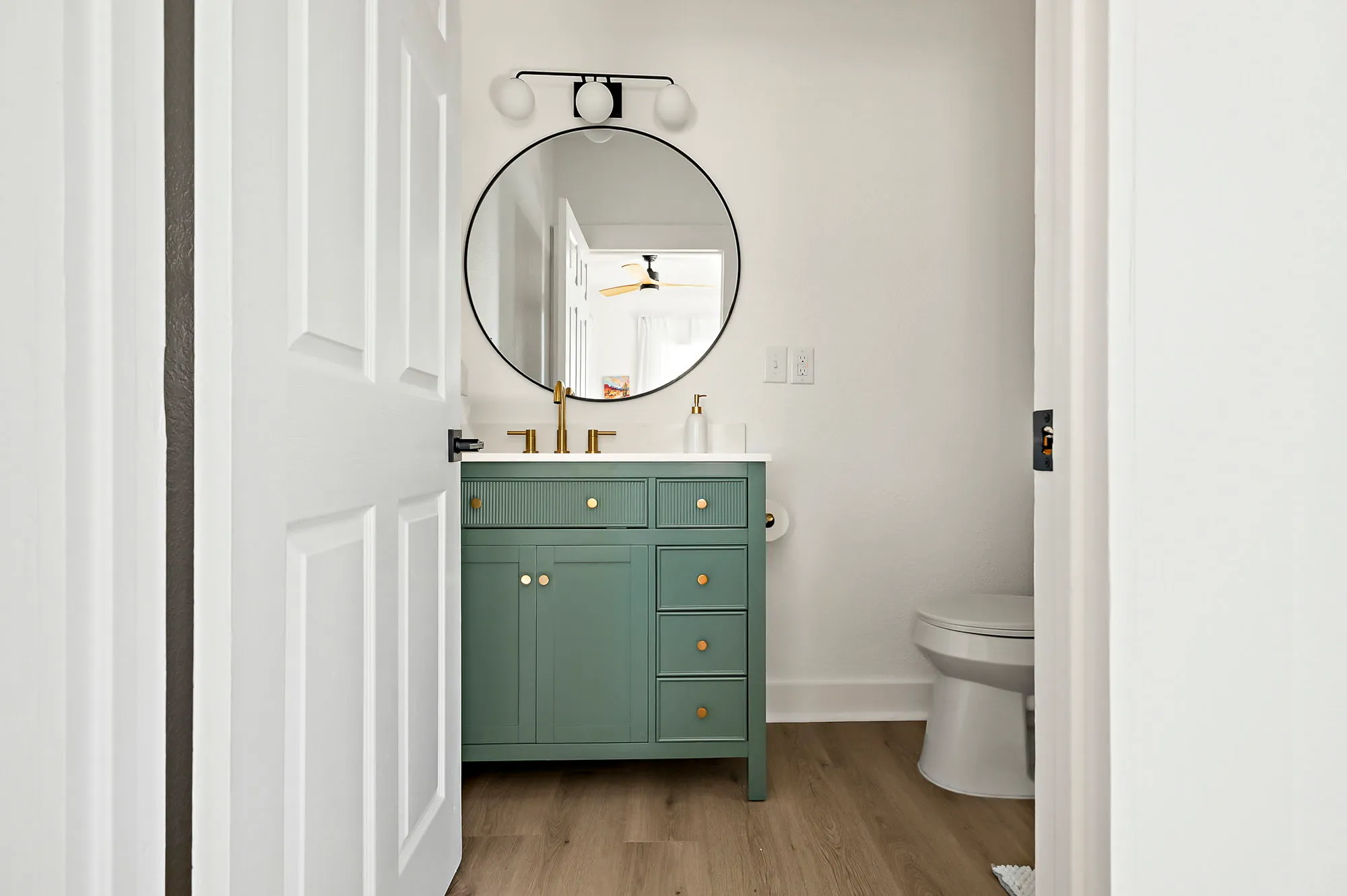 Front house bathroom 2