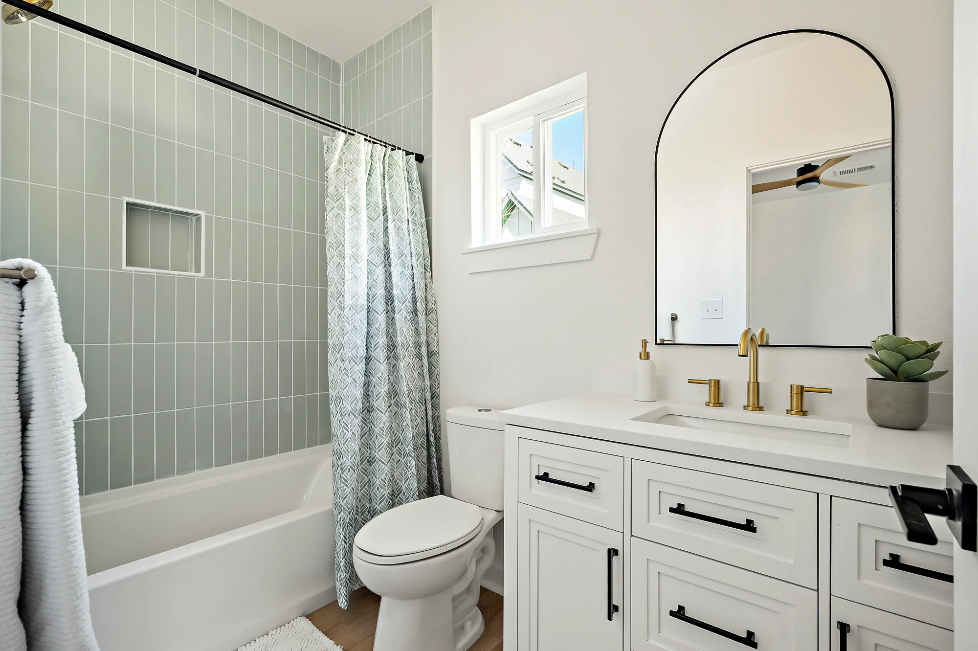 Front house bathroom 1