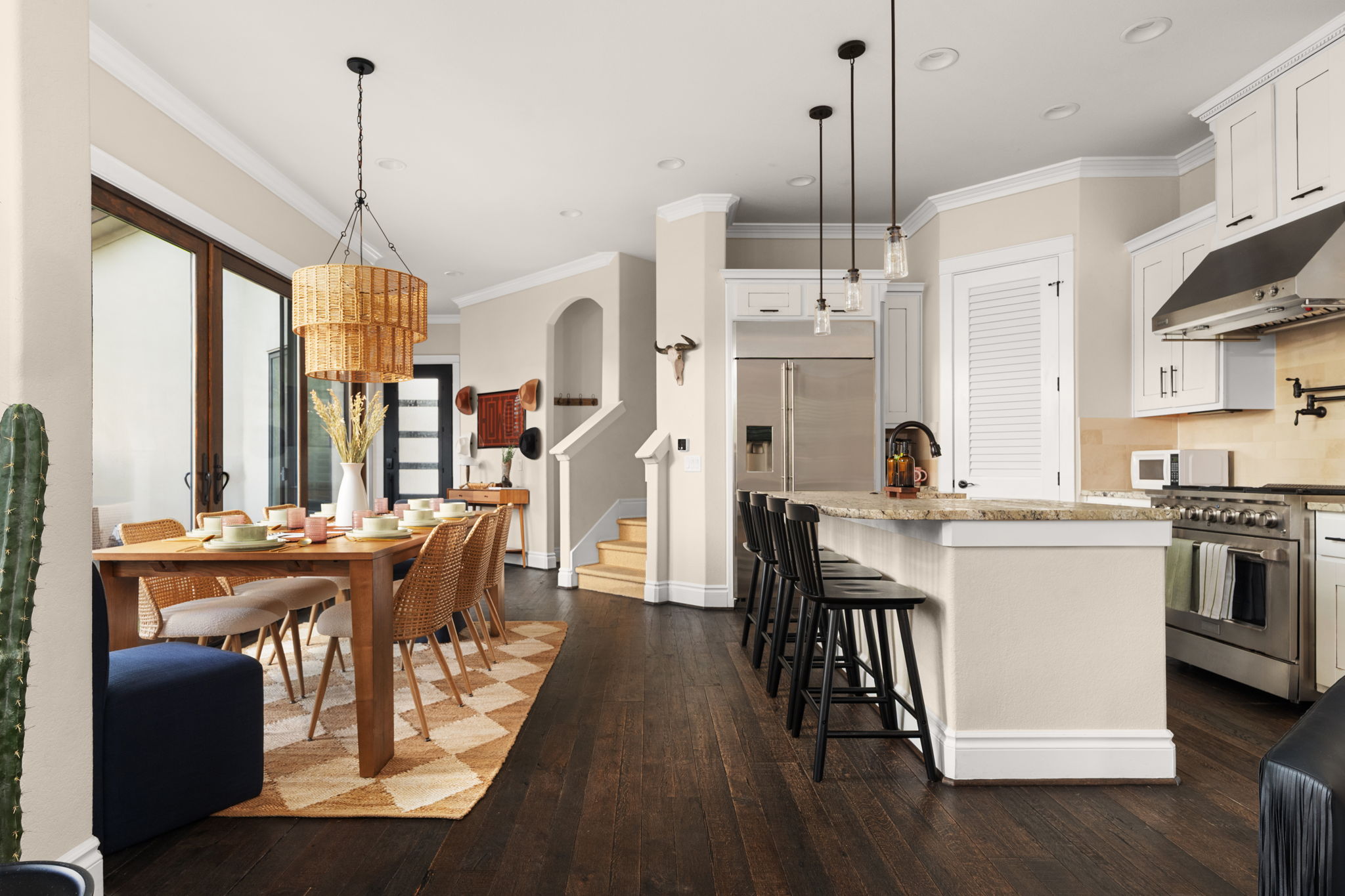 Kitchen & Dining