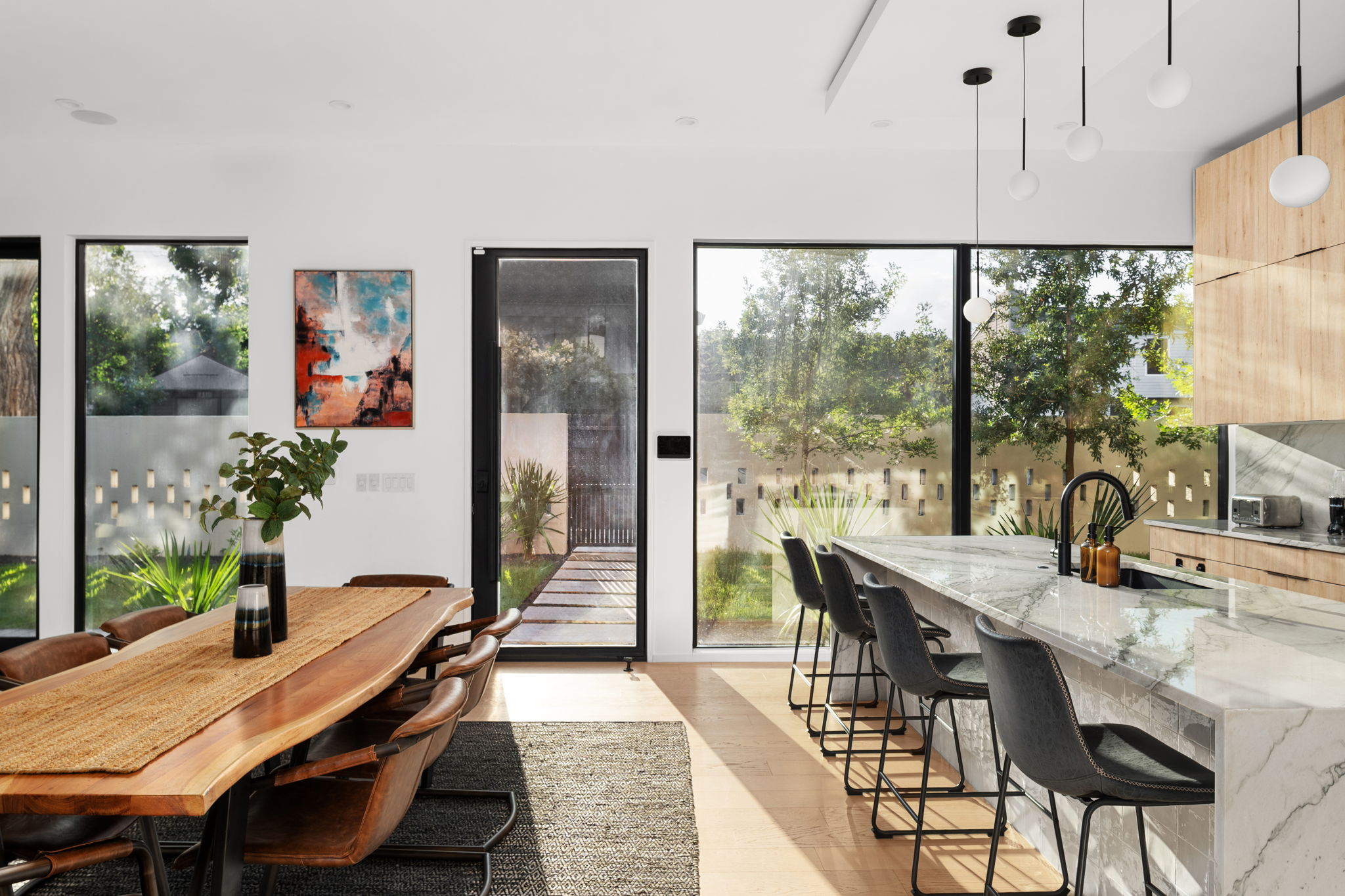 Kitchen & Dining