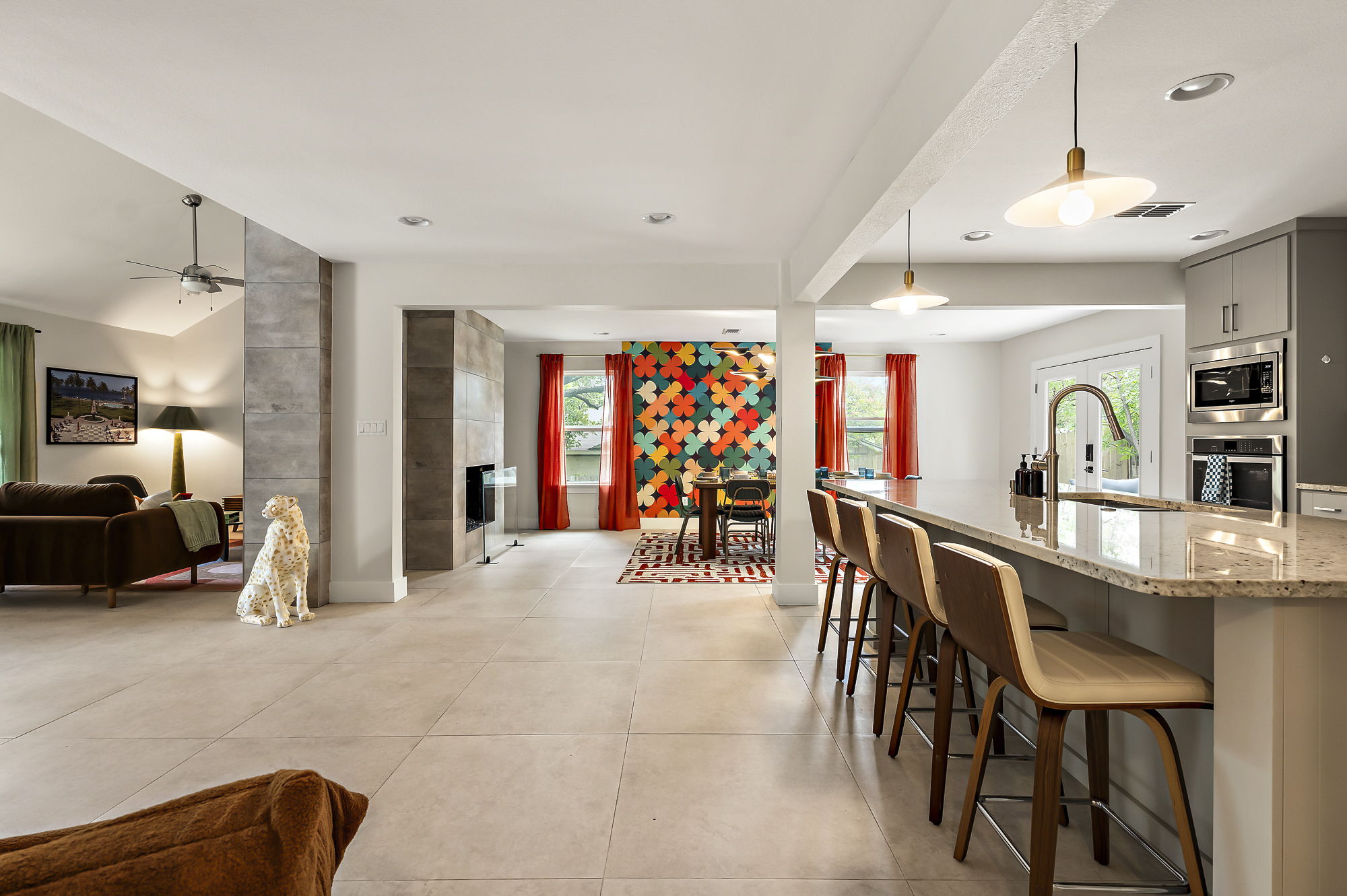Kitchen & Dining